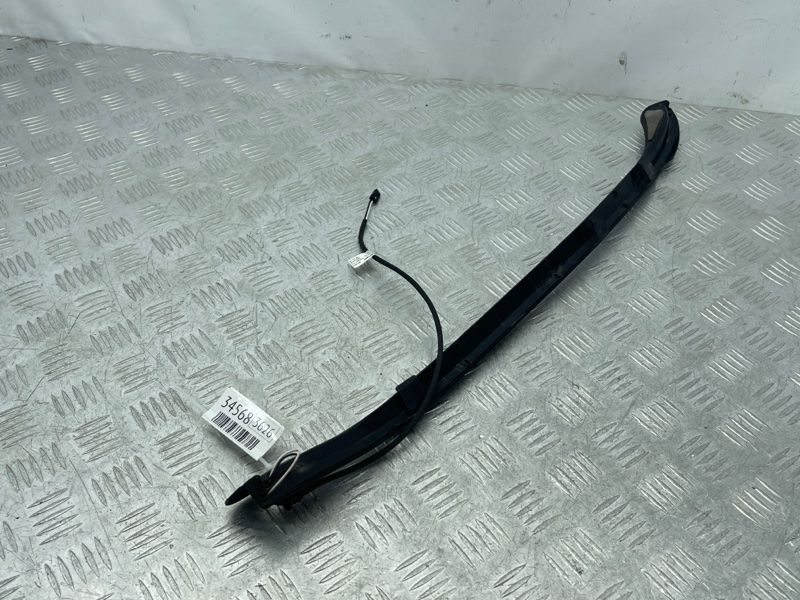 Захисний молдинг правий 7P6827712 Volkswagen Touareg Volkswagen Touareg