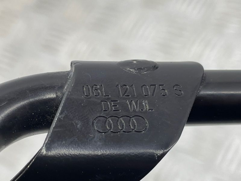 Трубопровід системи охолодження 06L121075S Audi A4