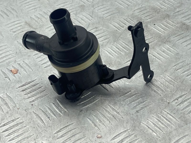Помпа водяна додаткова 059121012B Volkswagen Touareg