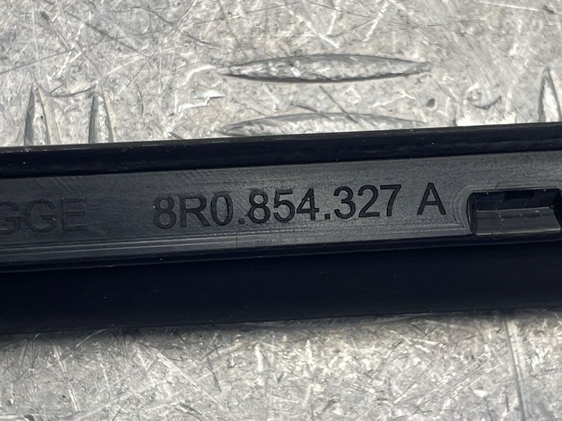 Молдинг лобового скла 8R0854327A Audi Q5