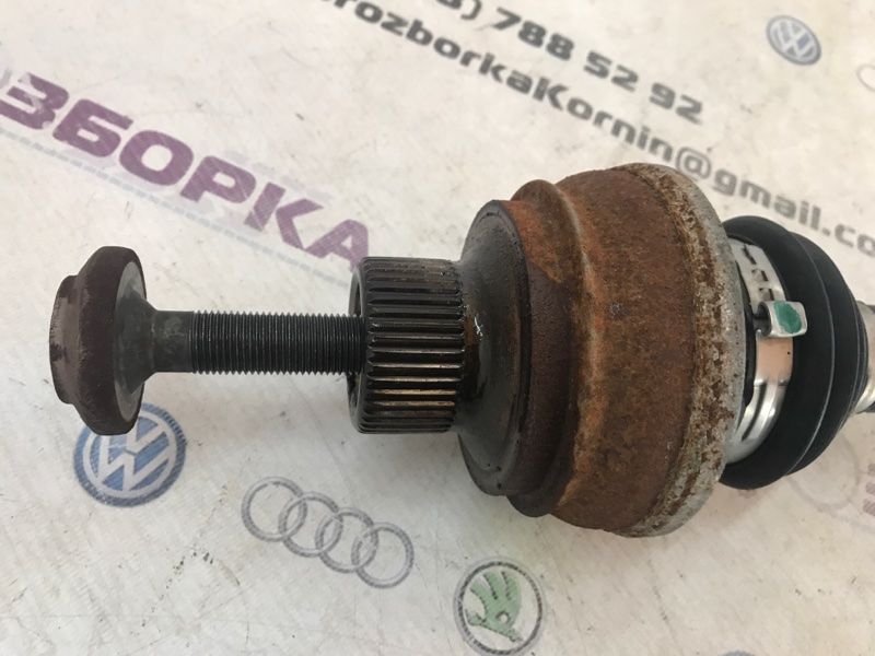 Піввісь 8R0501203D Audi A8