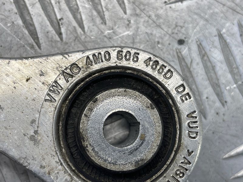 Стойка стабилизатора 4M0505465D Audi Q7