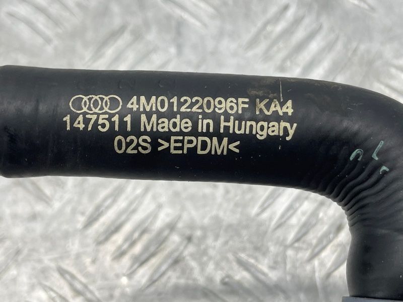 Шланг системи охолодження 4M0122096F Audi Q7