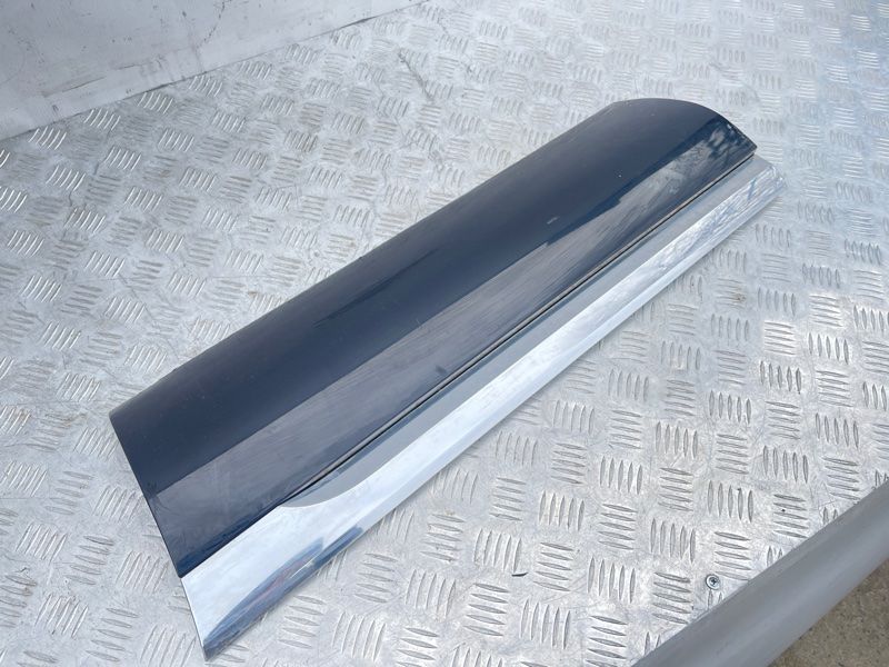 Накладка дверей 7P6854949H Volkswagen Touareg