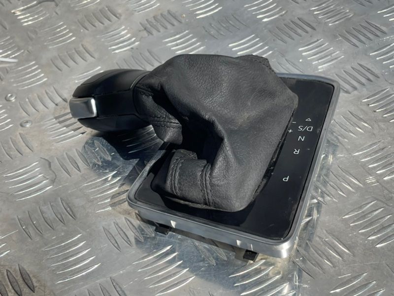 Ручка важеля селектора КПП 17B713203OKM Volkswagen Jetta
