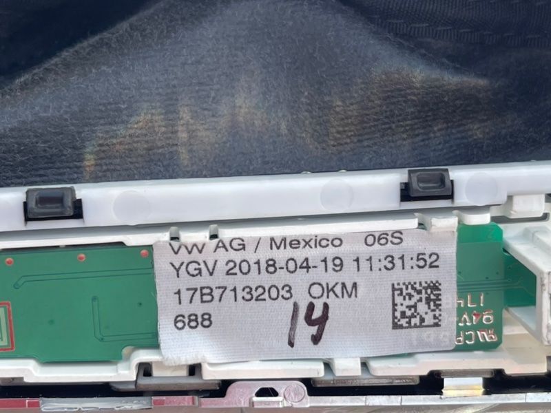 Ручка важеля селектора КПП 17B713203OKM Volkswagen Jetta