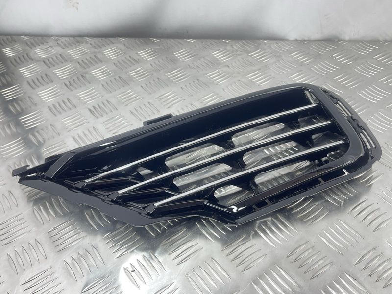Решетка бампера 7P6854661D041 Volkswagen Touareg