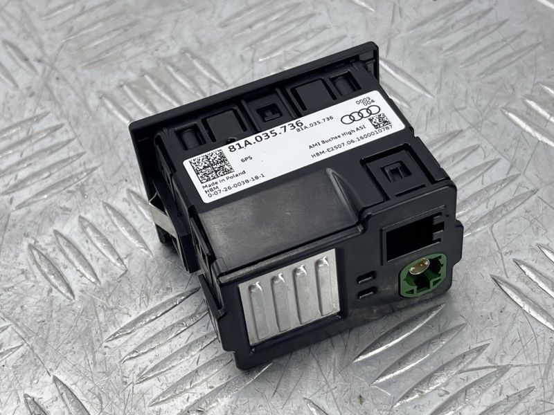 Роз'єм для підключення зовнішніх аудіоджерел (2x USB + 1x AUX-IN) 81A035736 Audi A6 Audi A3, Audi A6, Audi A7, Audi RS3, Audi S6