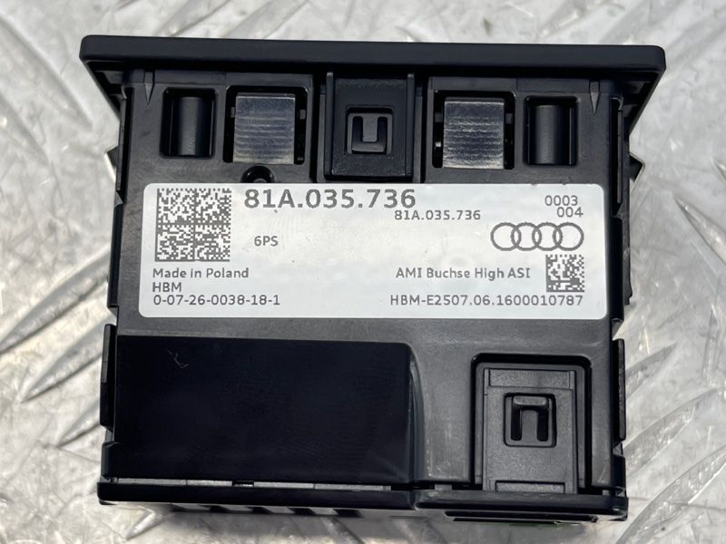 Роз'єм для підключення зовнішніх аудіоджерел (2x USB + 1x AUX-IN) 81A035736 Audi A6 Audi A3, Audi A6, Audi A7, Audi RS3, Audi S6