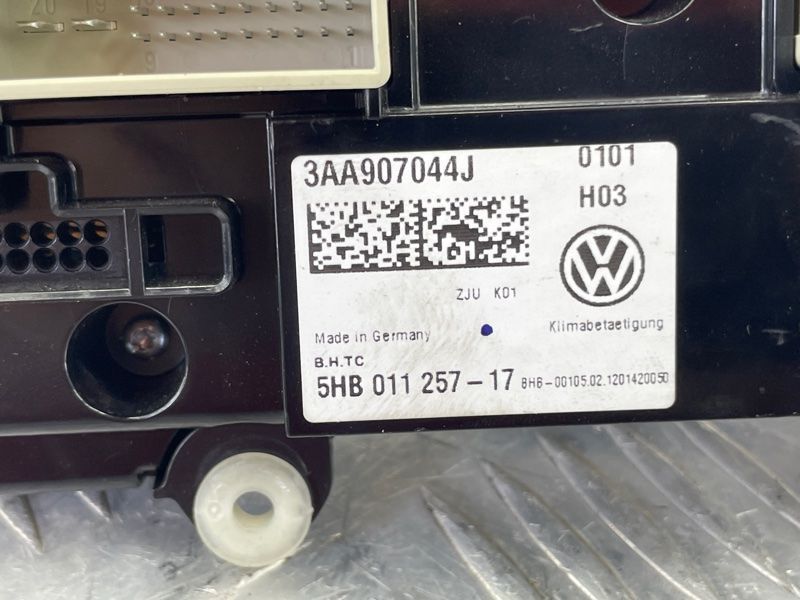 Панель керування клімат-контролем 3AA907044JZJU Volkswagen CC