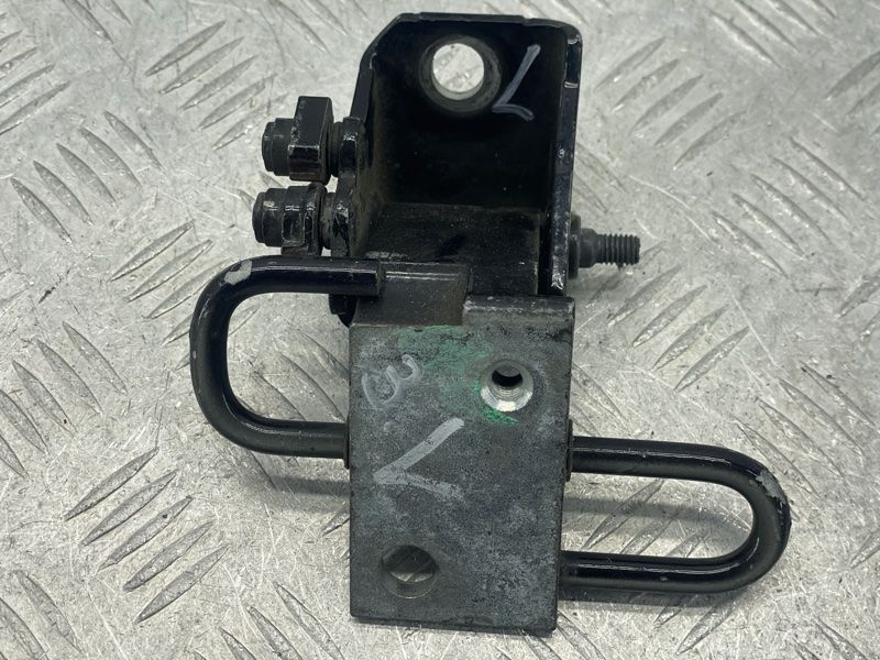 Петля дверей нижня 3C8833411B Volkswagen CC