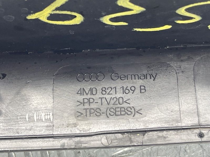 Ущільнювач крила 4M0821169B Audi Q7