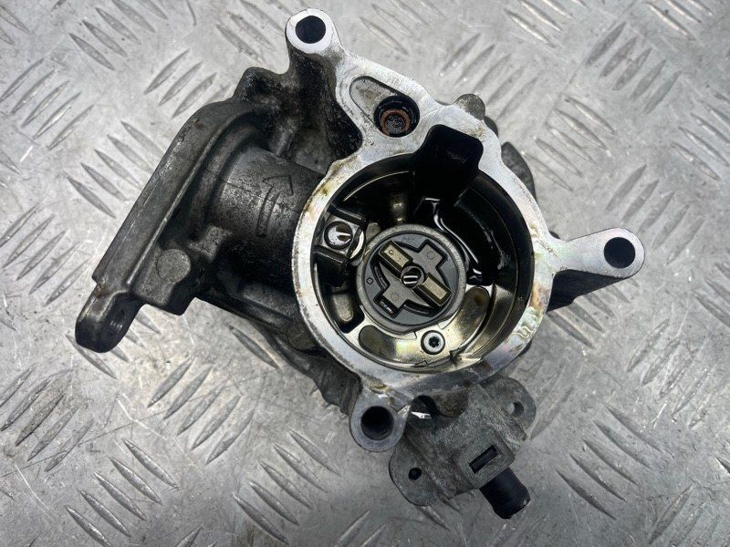 Вакуумний насос 06J145100N Audi Q3