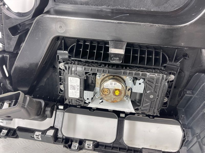 Торпедо з подушкою безпеки Audi Q7
