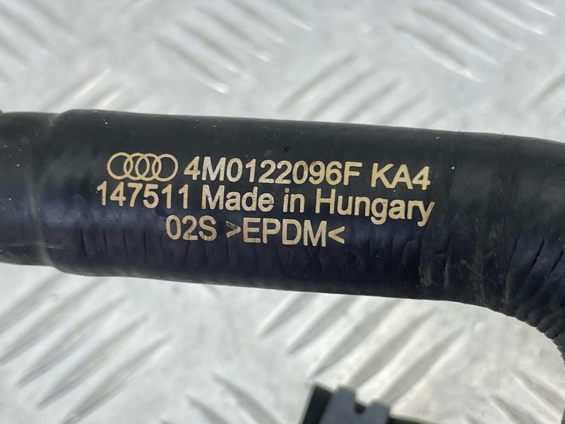 Шланг системи охолодження 4M0122096F Audi Q7