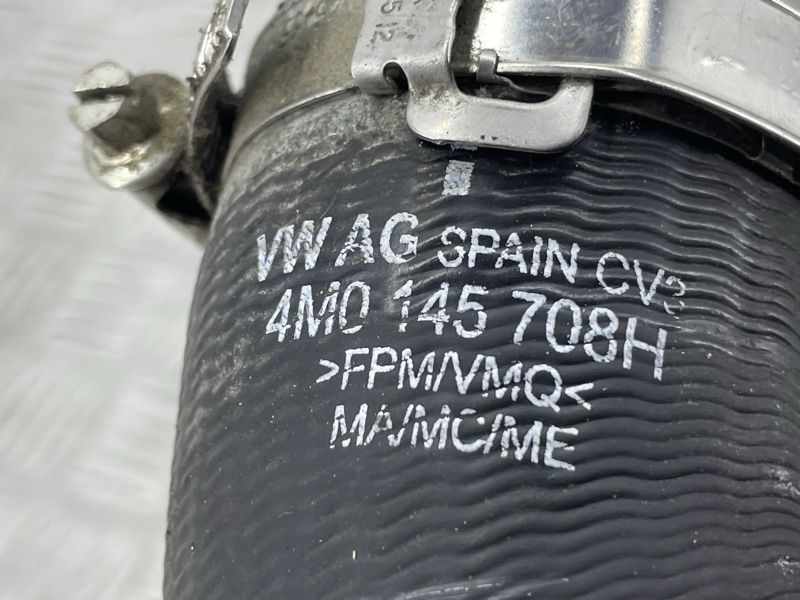 Патрубок інтеркулера 4M0145708H Audi Q7
