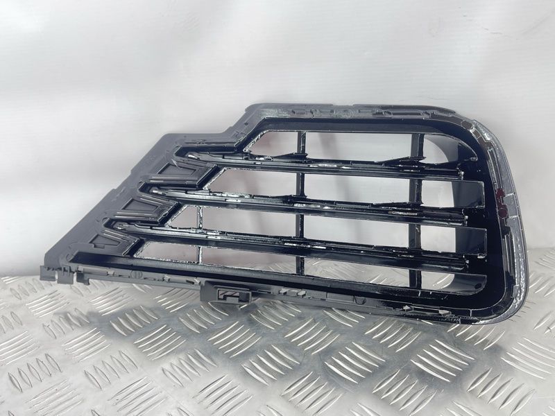 Решетка бампера 7P6854661D041 Volkswagen Touareg