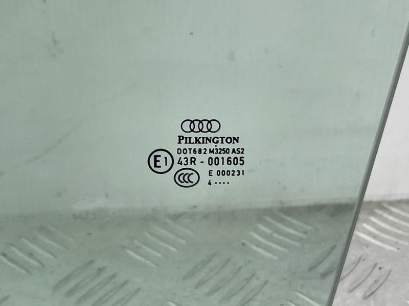 Скло дверей Audi Q7