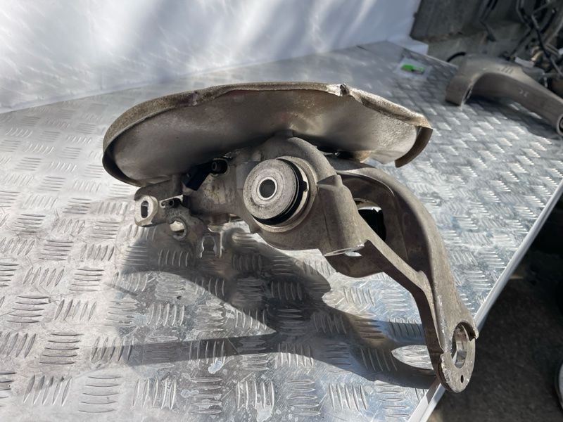 Поворотный кулак / Цапфа с подшипником 8K0505432AR Audi A6
