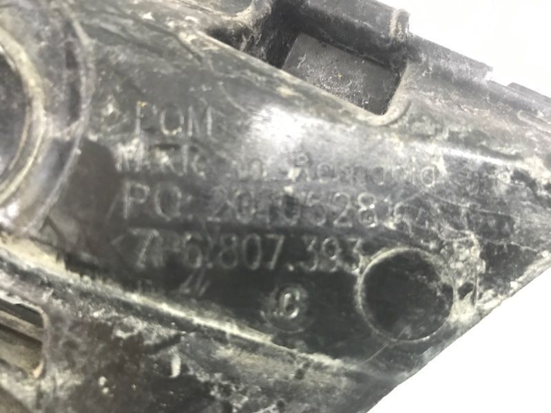 Направляющая заднего бампера 7P6807393A Volkswagen Touareg