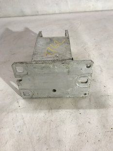Кронштейн усилителя бампера 8K0807133D Audi A4 Allroad