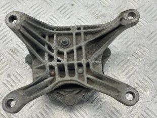 Кронштейн коробки передач 8W0399118C Audi A6
