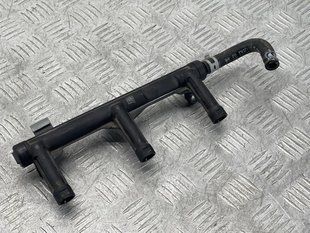 Топливная рампа правая 06E133682C Audi Q7 Audi A6, Audi A7, Audi Q7