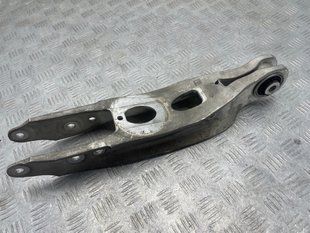 Важіль задньої підвіски поперечний нижній 8W0505311H Audi A4