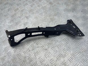 Кріплення крила 8W0821135C Audi A4