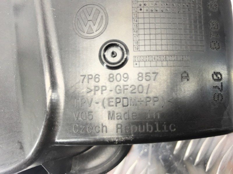 Корпус лючка кришки паливного бака в зборі 7P6809857A Volkswagen Touareg