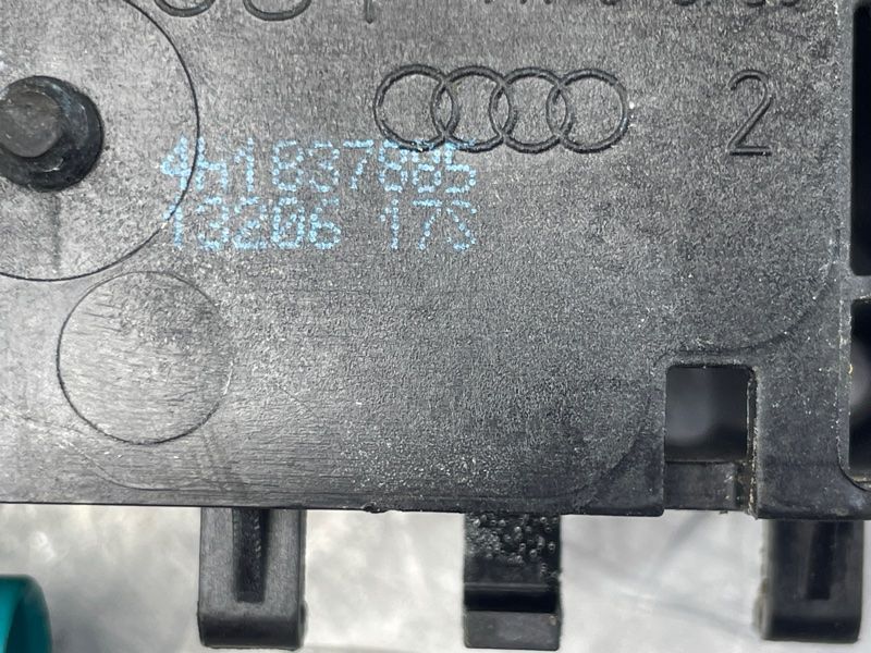 Кронштейн ручки Audi A7