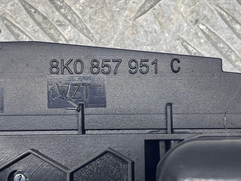 Попільничка 8K0857951CV10 Audi Q5