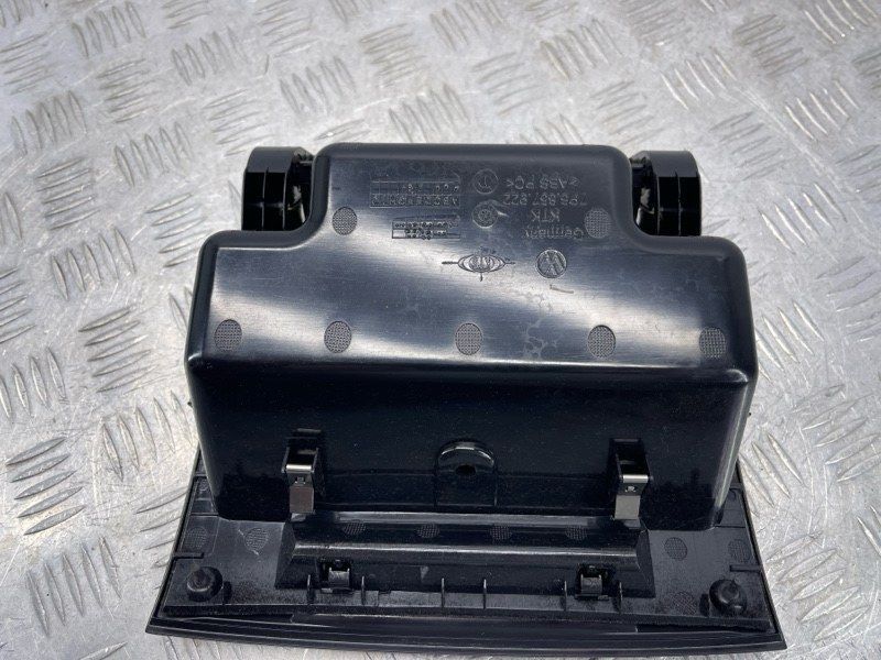 Бардачок / ящик для речей 7P6857922G81U Volkswagen Touareg