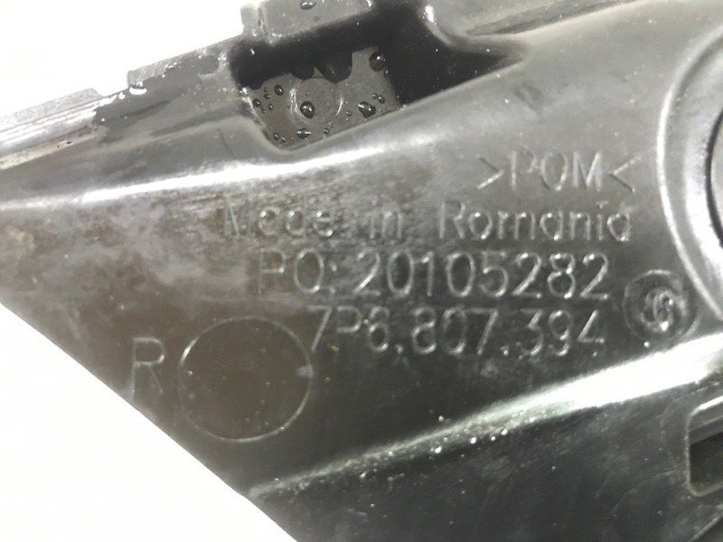 Направляющая заднего бампера 7P6807394A Volkswagen Touareg