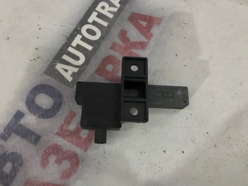 Антена безключового доступу (KESSY) 8K0907247 Audi A7 Audi A4, Audi A4 Allroad, Audi A5, Audi A6, Audi A7, Audi A8, Audi Q5, Audi RS5, Audi RS7, Audi S4, Audi S5, Audi S6, Audi S7, Audi S8, Audi SQ5