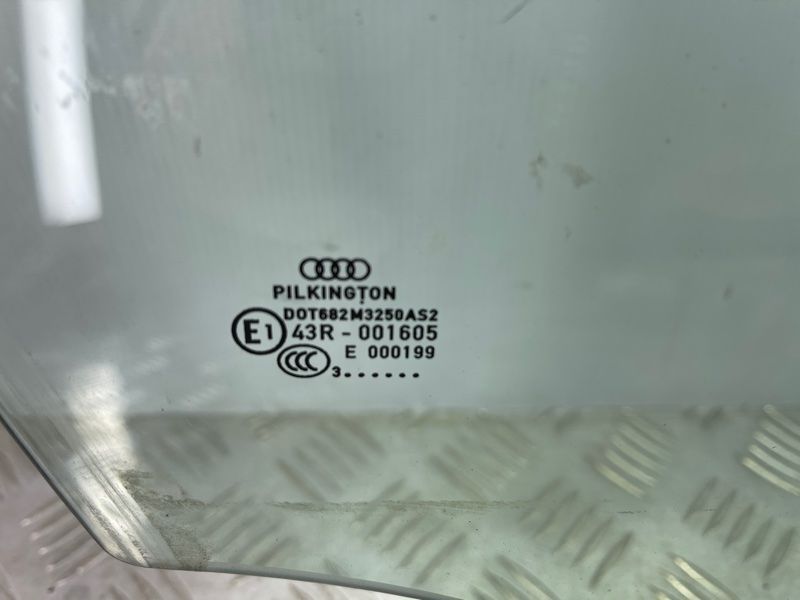 Скло дверей Audi A4 Allroad