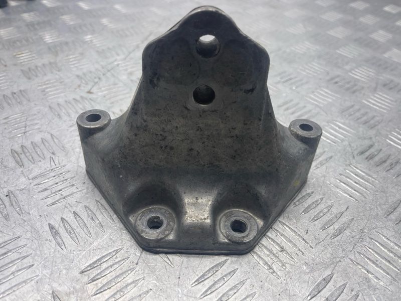 Кронштейн коробки АКПП / траверса / опора 7L0399649E Audi Q7