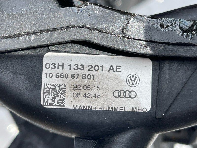 Колектор впускний 03H133201AE Volkswagen Touareg