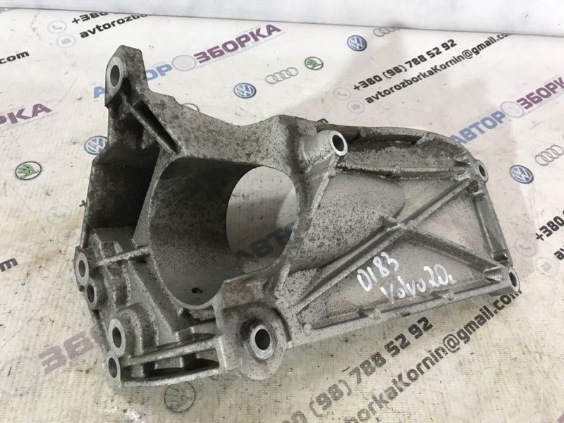 Лапа двигателя 31370633 Volvo XC60