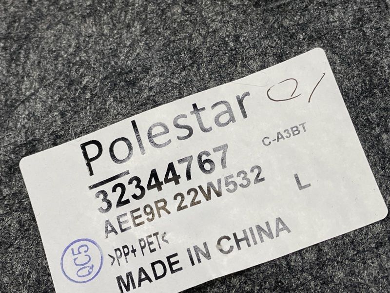 Обшивка багажника 32344767 Polestar 2