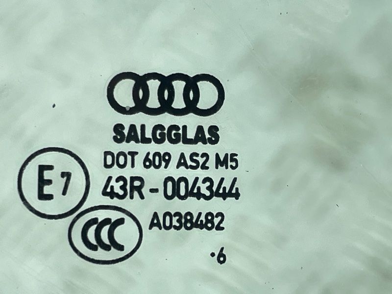 Стекло двери / Форточка Audi Q7