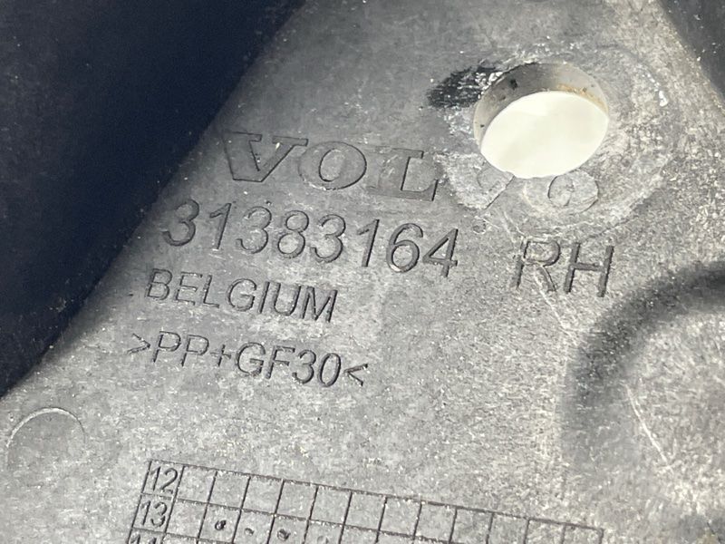 Кріплення крила 31383164 Volvo XC60