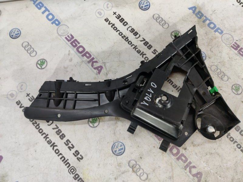 Кронштейн заднього бампера 31323763 Volvo XC60
