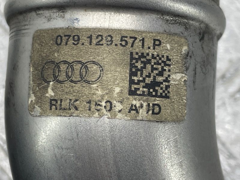 Водяна труба 079129571P Audi A8