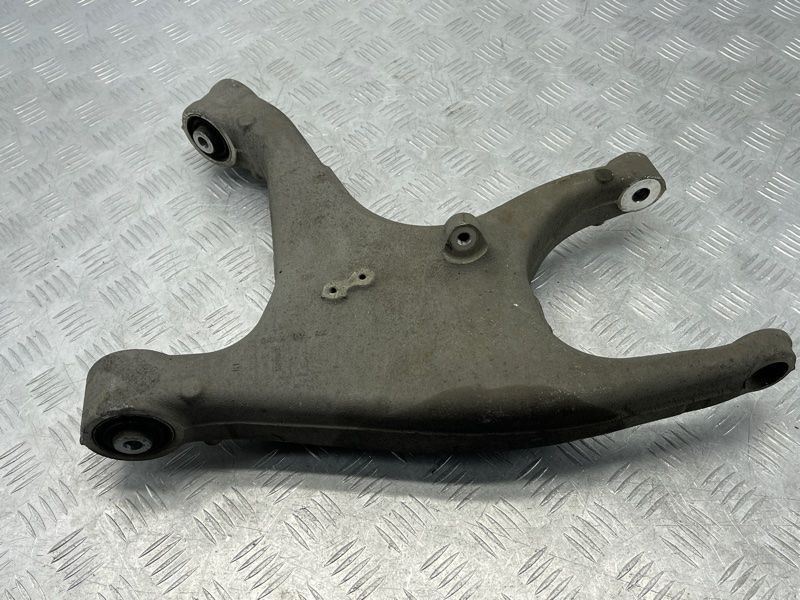 Рычаг задней подвески нижний 8R0505312F Audi A7