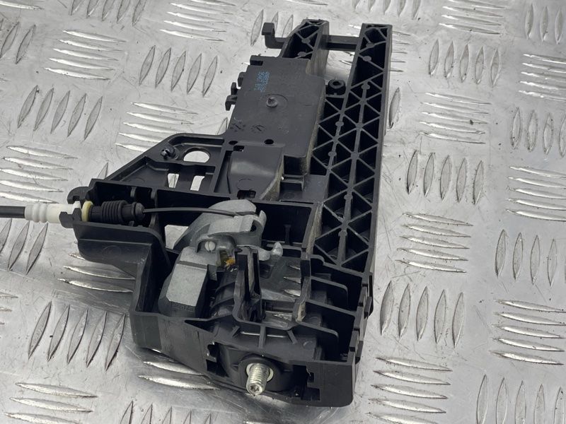 Кронштейн ручки 4M0837886A Audi Q7