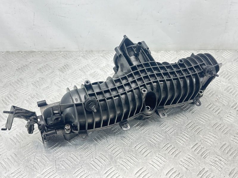 Колектор впускний 32257808 Volvo XC60
