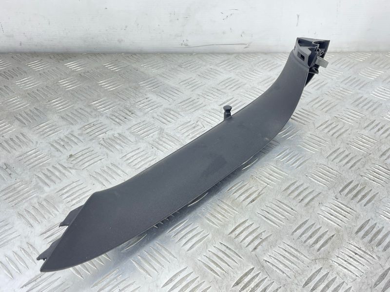 Обшивка кришки багажника 5N0867704B82V Volkswagen Tiguan