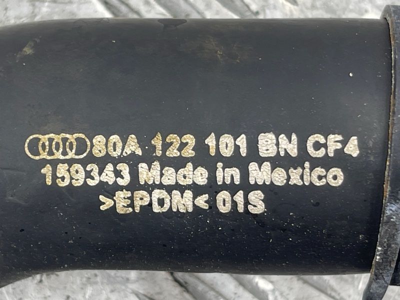 Патрубок системи охолодження 80A122101 Audi Q5
