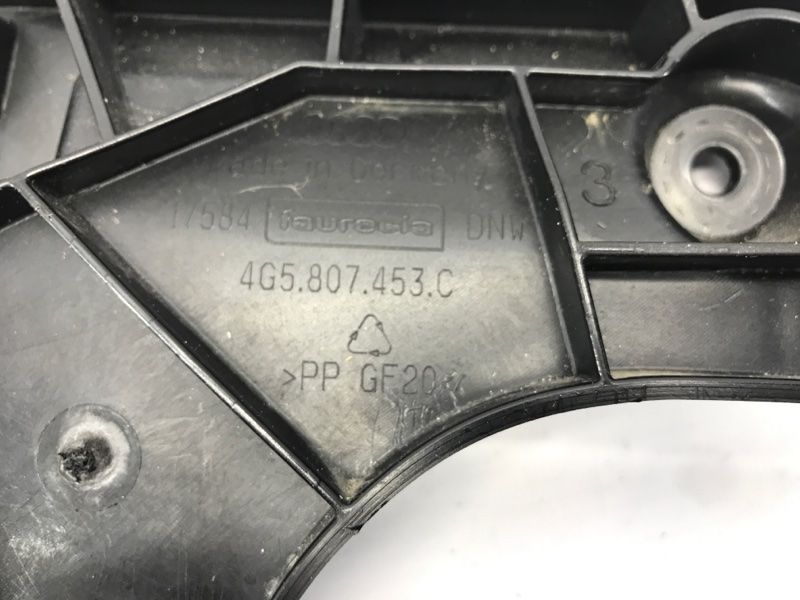 Направляюча заднього бампера 4G5807453C Audi A6